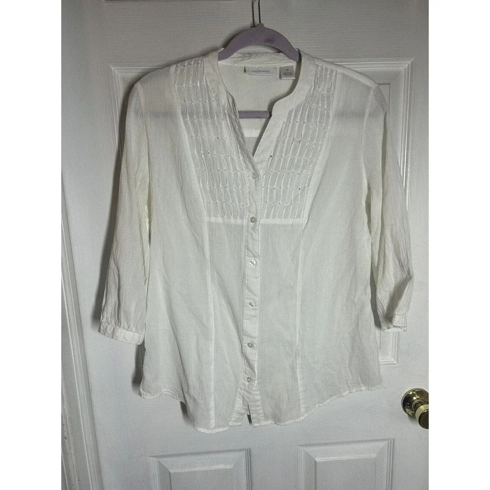 WOMEN'S TANTRUMS White 3/4 SLEEVE.BUTTON DOWN BLOUSE. SIZE M